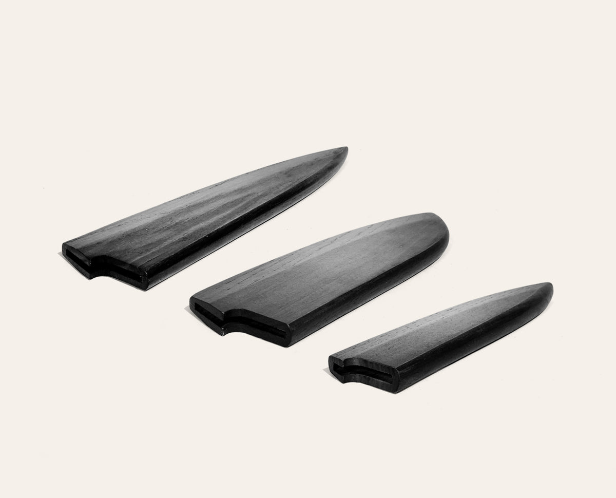 3 koka futrāļi kaltiem nažiem